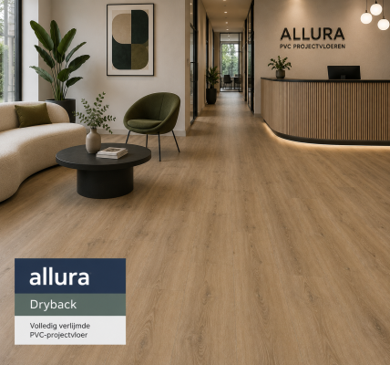 Allura Dryback volledig verlijmde PVC-projectvloer in een modern kantoor met houtlook PVC-vloer, geschikt voor intensief projectgebruik, geleverd en geplaatst door MD Projecten.