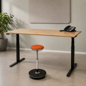 Ultrajust Smart zit-sta bureau met ergonomische balanskruk voor actief werken in moderne kantooromgeving
