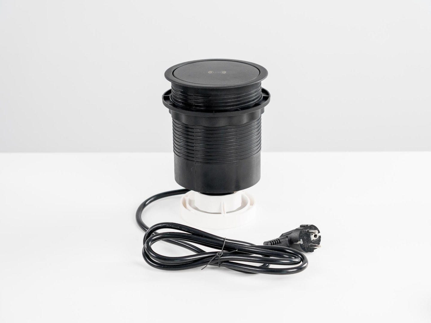 PLUX07 pop-up stroomunit met draadloos laden – zwart - Afbeelding 5