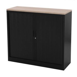 STOR roldeurkast 120×43×107,5 cm zwart met topblad scandinavisch eiken