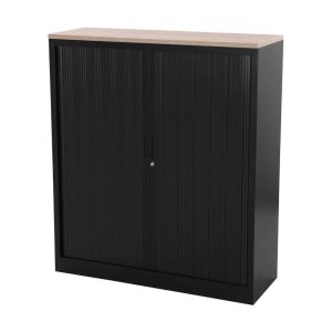 STOR roldeurkast 120×43×137,5 cm zwart met topblad scandinavisch eiken