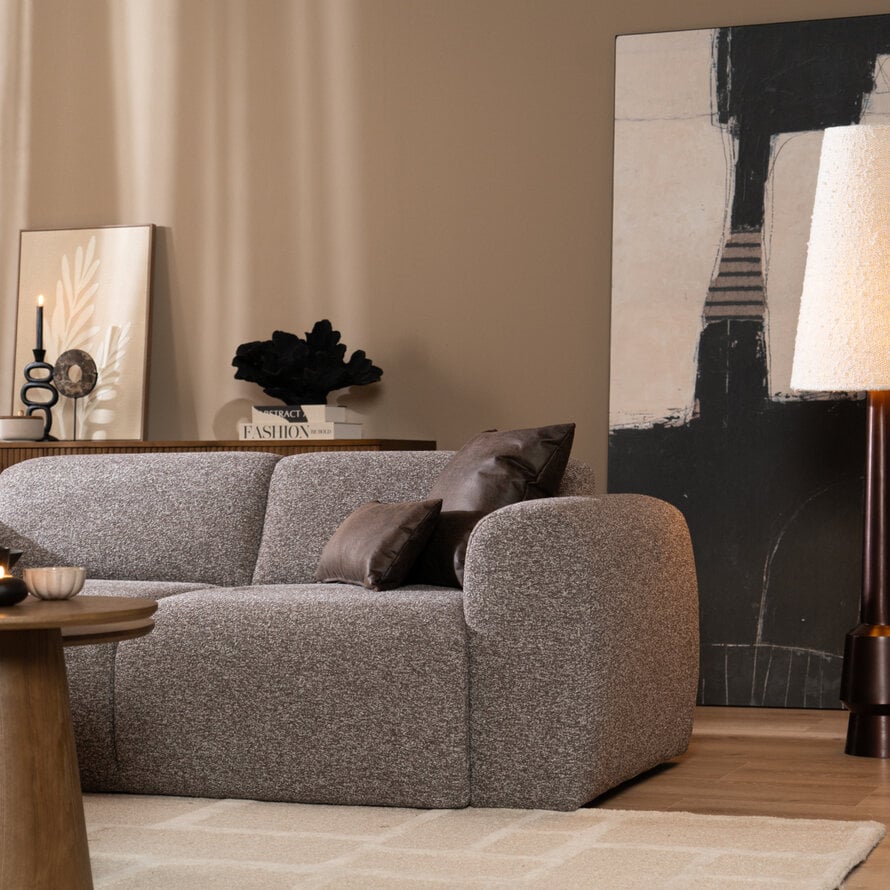 2,5-zitsbank Maine in bruin-grijze bouclé, sfeer- en detailfoto
