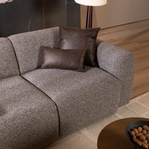 2,5-zitsbank Maine in bruin-grijze bouclé, sfeer- en detailfoto