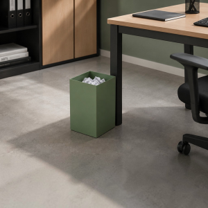 Caimi Design Collection papierbak 13 liter resedagroen naast een bureau