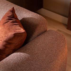 2,5-zitsbank Maine in rood-roze bouclé – productfoto 15