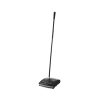 Rubbermaid mechanische veger zwart met rubberen rollen en lange steel VB004215